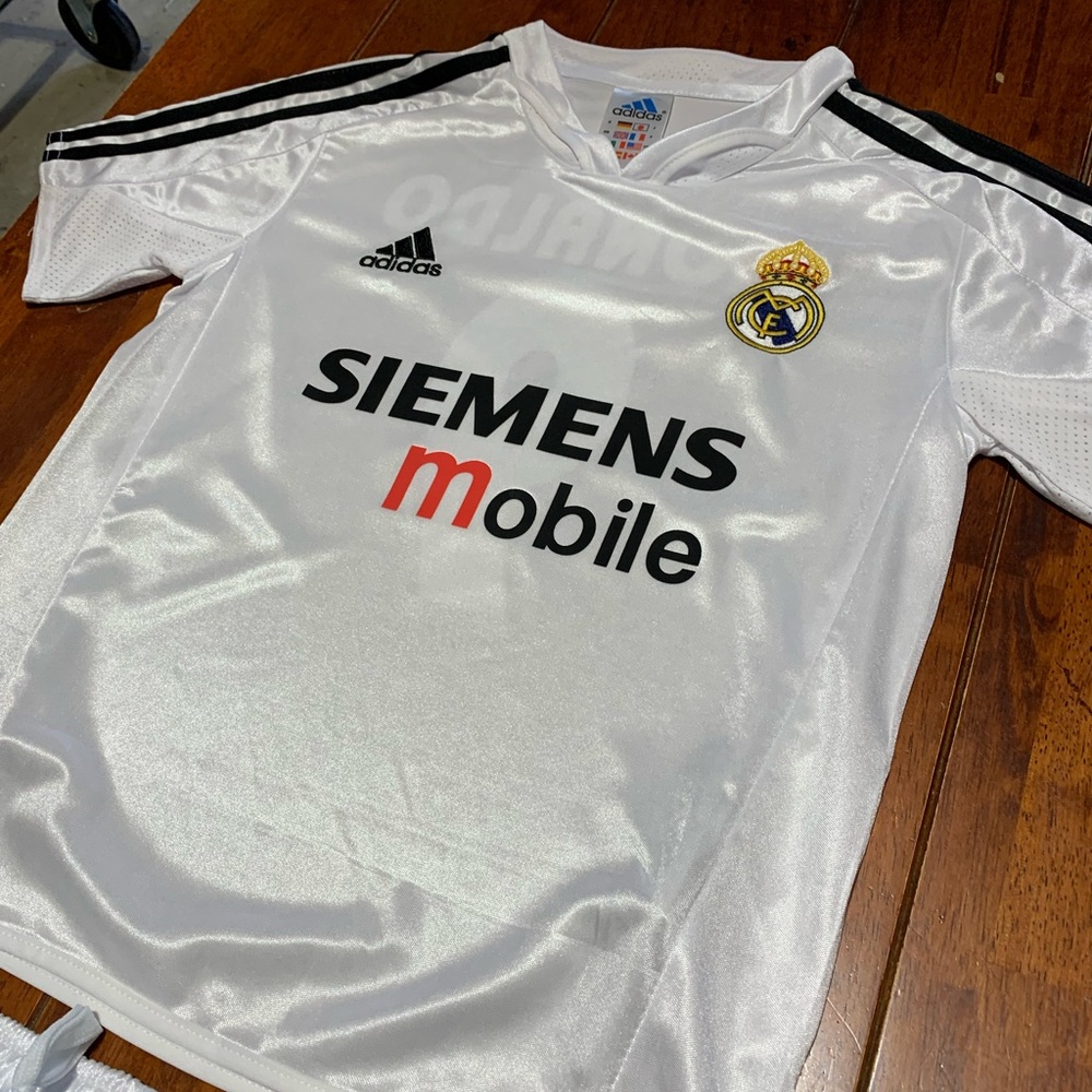 Kids Retro Real Madrid 04/05 Jersey - Picture 8 of 13